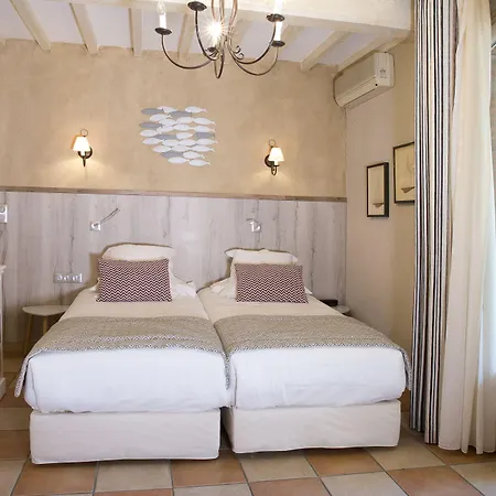 Hotel Des Citronniers 3*