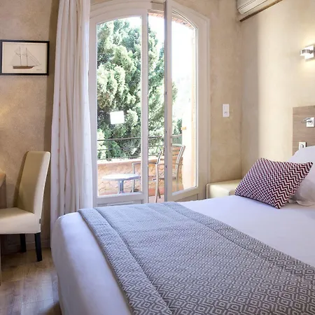 Hotel Des Citronniers 3*