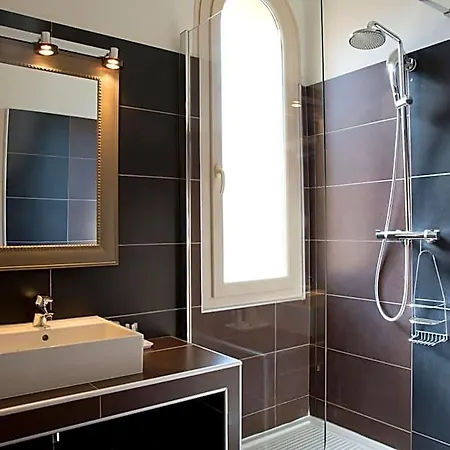 Hotel Des Citronniers 3*